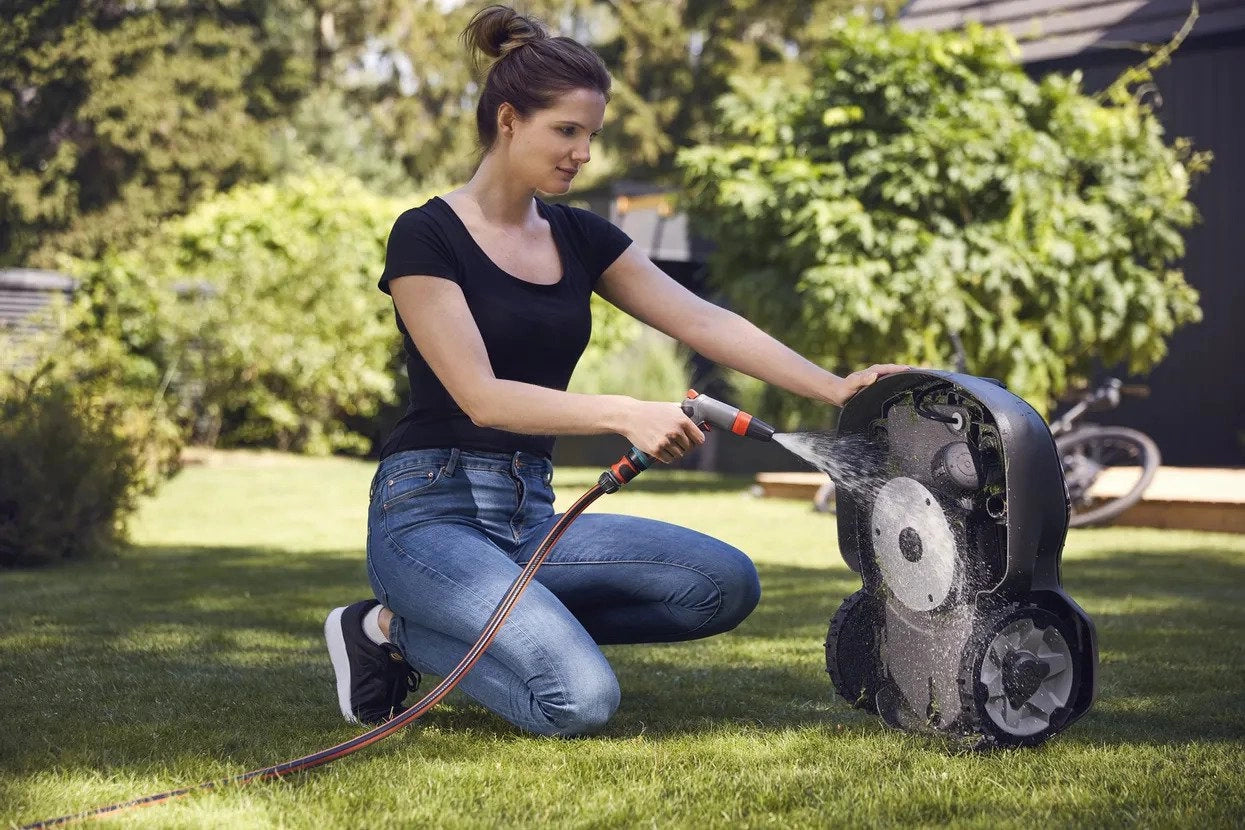 Bild på Husqvarna Automower® 310 Mark II Robotgräsklippare (Offert) hos Robotshoppen.