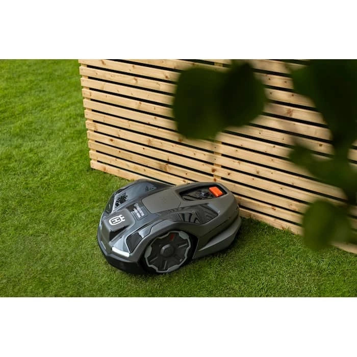 Bild på Husqvarna Automower® 410Xe Nera Med Slinglös Teknik (Offert) hos Robotshoppen.