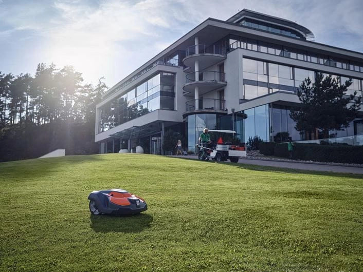 Bild på Husqvarna Automower® 550 EPOS™ Robotgräsklippare (Offert) hos Robotshoppen.