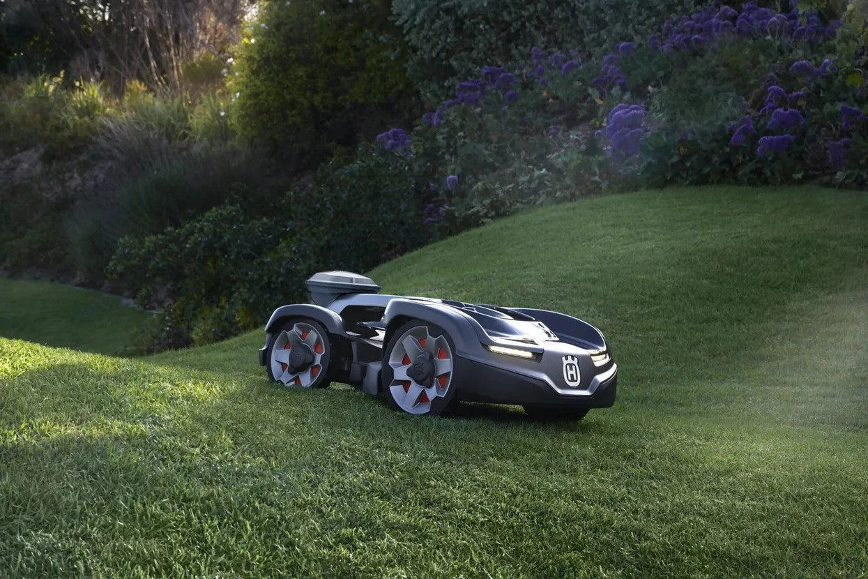 Bild på Husqvarna Automower® 435X AWD Nera Robotgräsklippare (Offert) hos Robotshoppen.